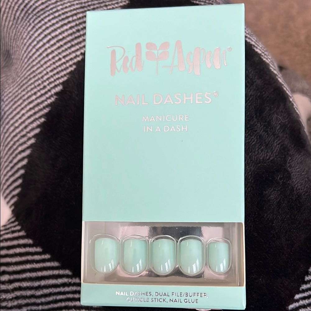 Red Aspen Mint Nail Dashes